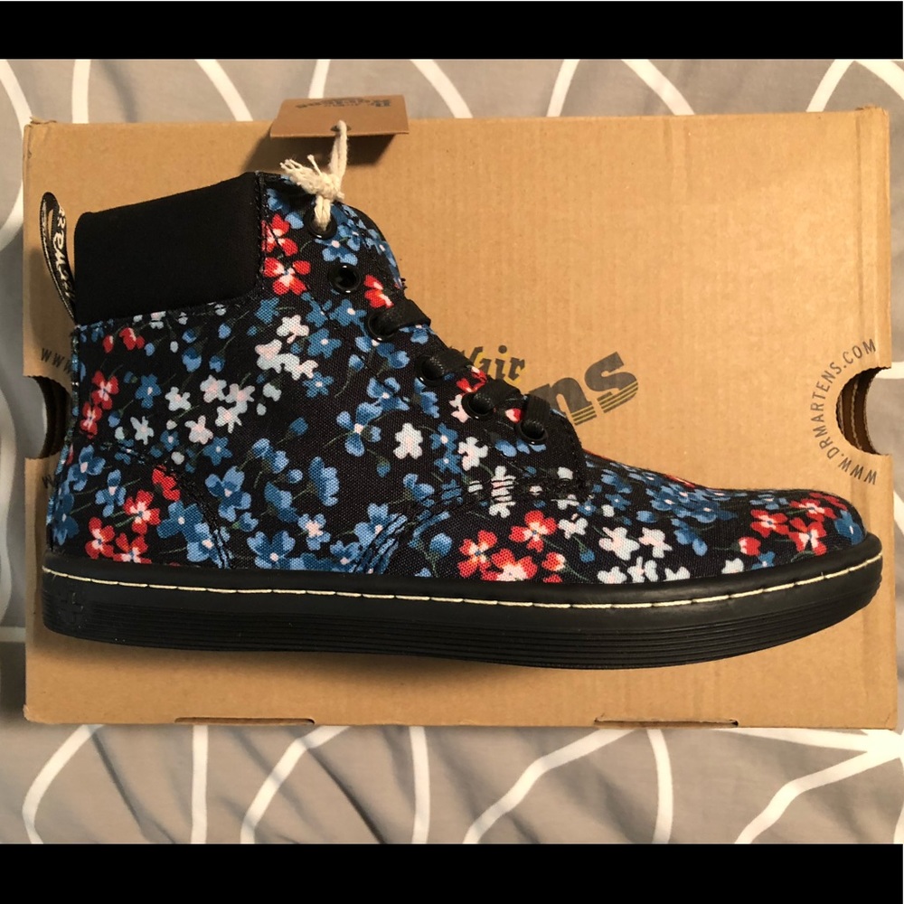 NIB DR. MARTENS DOCS MAELLY FLORAL CANVAS SHOES